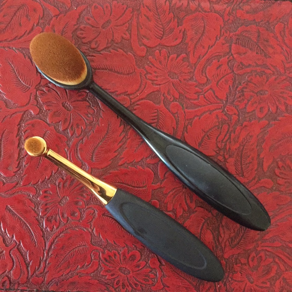 Two oval air-brushes